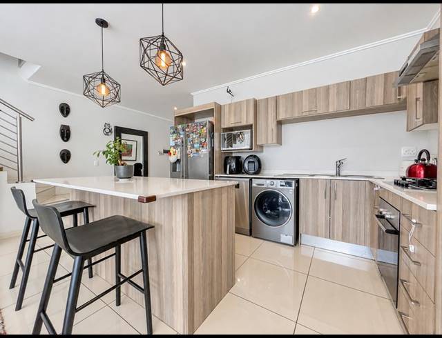 3 BEDROOM TOWNHOUSE FOR SALE IN BRYANSTON